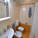 Luminous Flat With Shared Garden Next To The Sea *
