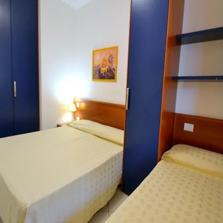 Apartman Luminous Flat With Shared Garden Next To The Sea