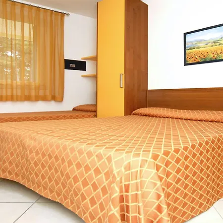 Luminous Flat With Shared Garden Next To The Sea