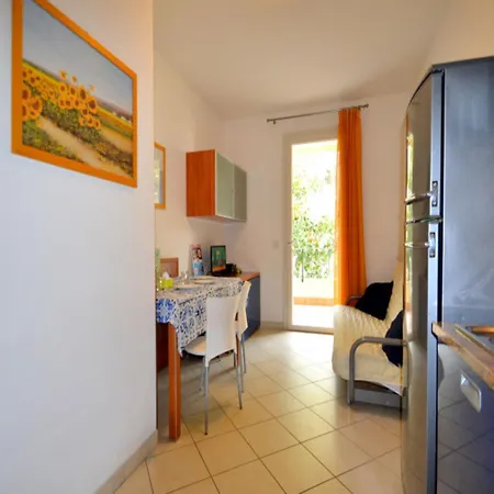 Luminous Flat With Shared Garden Next To The Sea Διαμέρισμα *