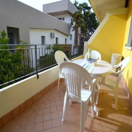 Luminous Flat With Shared Garden Next To The Sea *