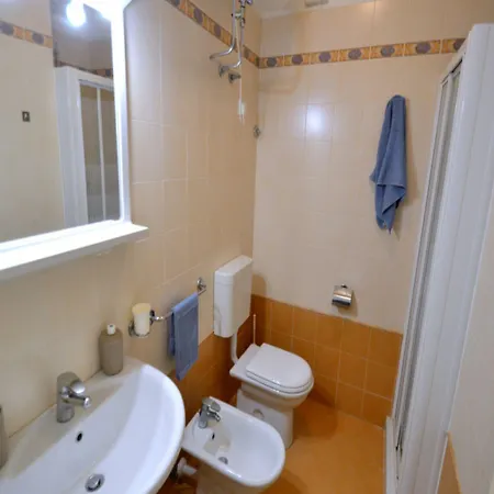 Luminous Flat With Shared Garden Next To The Sea Lejlighed *
