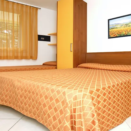 Luminous Flat With Shared Garden Next To The Sea * Μπιμπιόνε