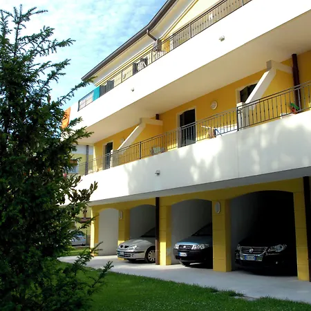 Luminous Flat With Shared Garden Next To The Sea Lejlighed *