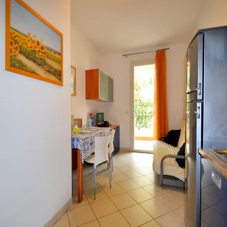 Διαμέρισμα Luminous Flat With Shared Garden Next To The Sea