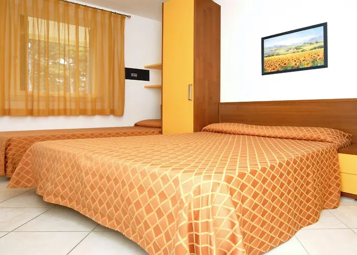 Luminous Flat With Shared Garden Next To The Sea